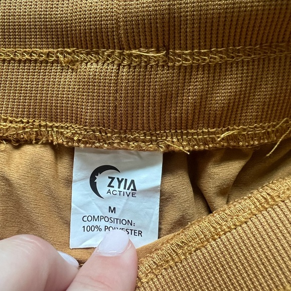 Zyia shorts - Picture 4 of 5